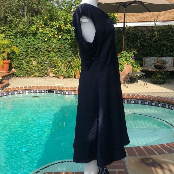 Gal Meets Glam Noelle Twist Neck Satin Dress - Picture 5 of 11